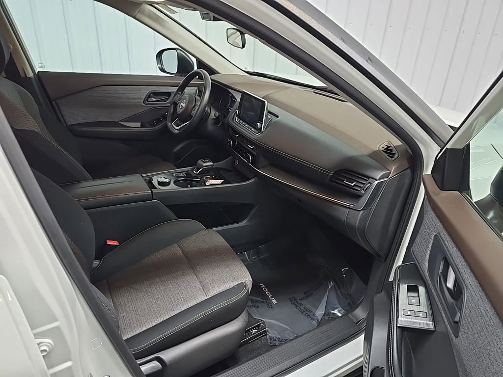 Used 2022 Nissan Rogue S image 23