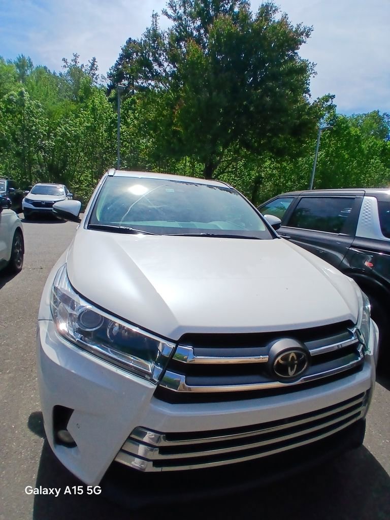 Used 2017 Toyota Highlander Limited image 1