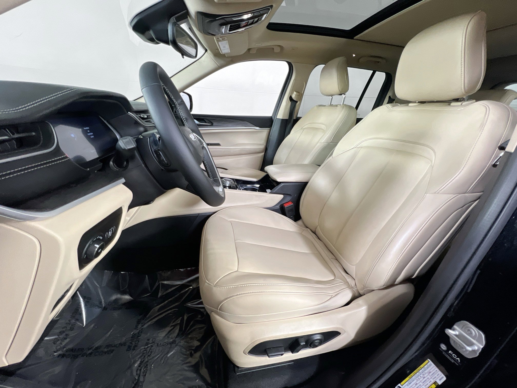 Used 2022 Jeep Grand Cherokee Limited image 22