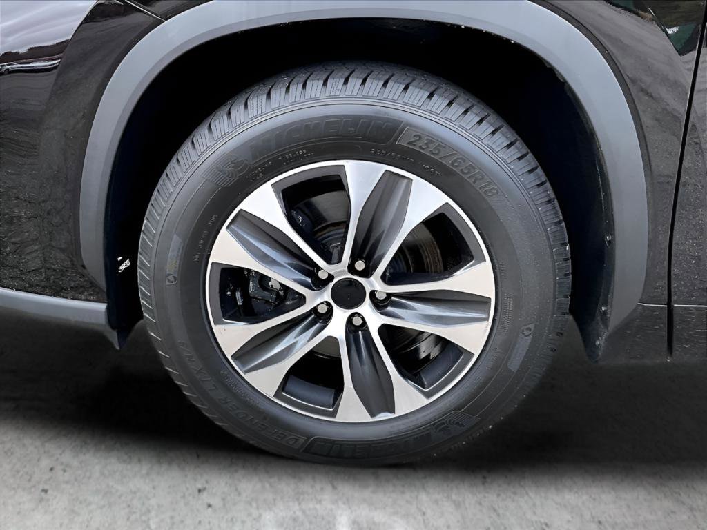 Used 2020 Toyota Highlander XLE image 12