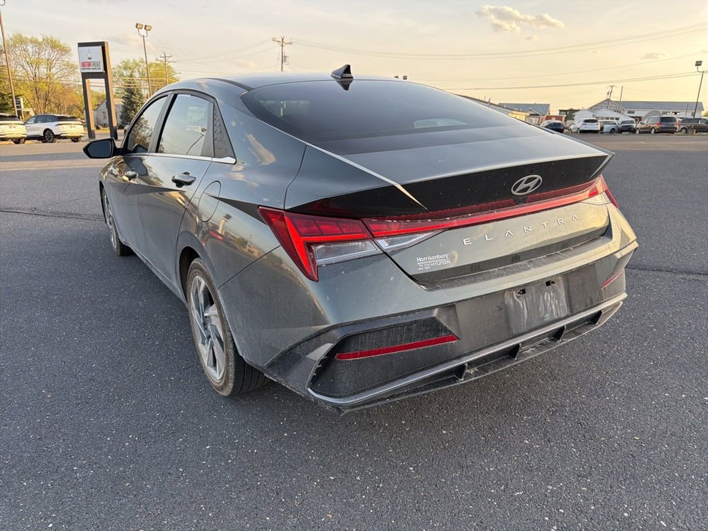 Used 2024 Hyundai Elantra SEL w/ Convenience Package image 3