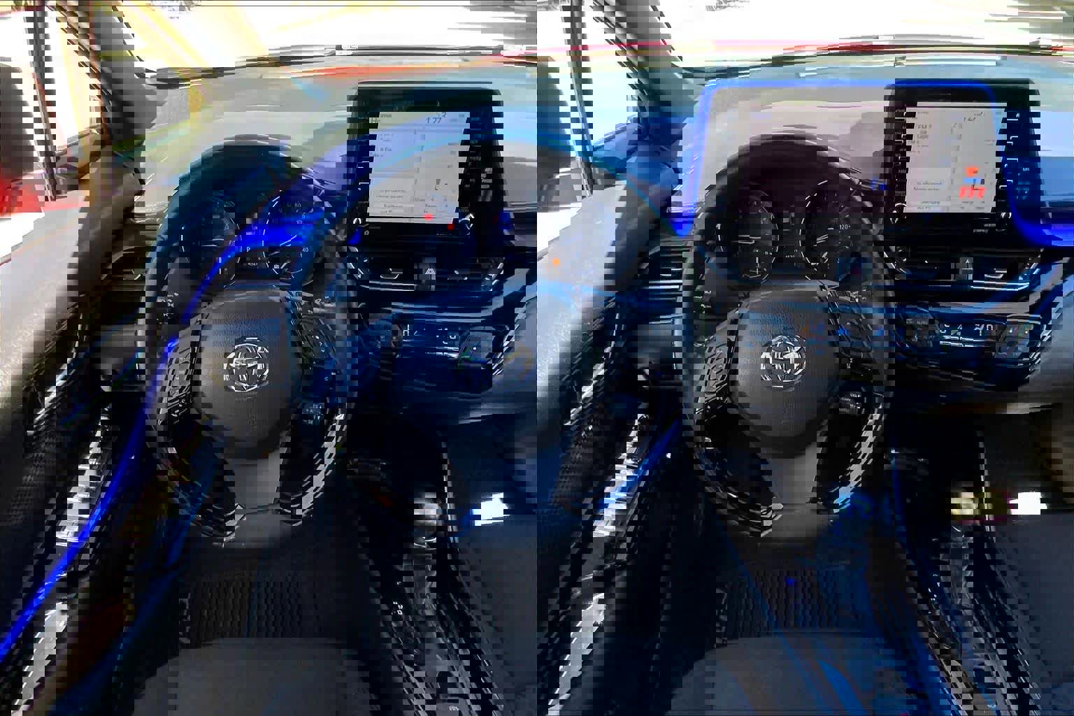 Used 2020 Toyota C-HR XLE FWD image 6