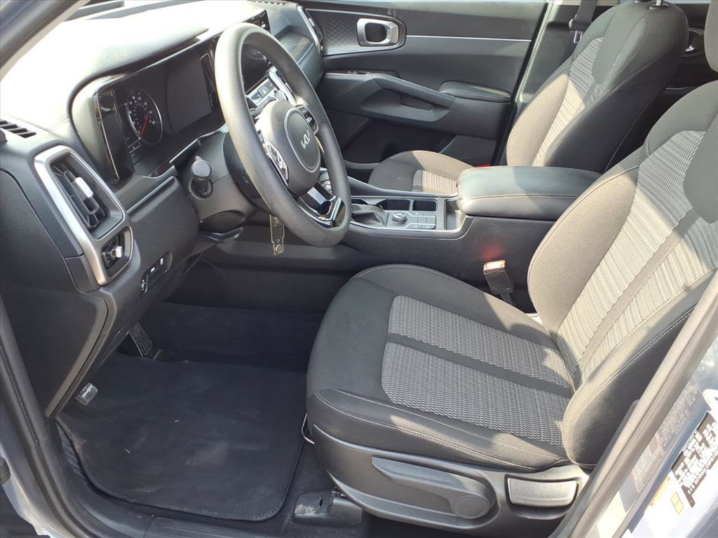 Used 2023 Kia Sorento LX image 11