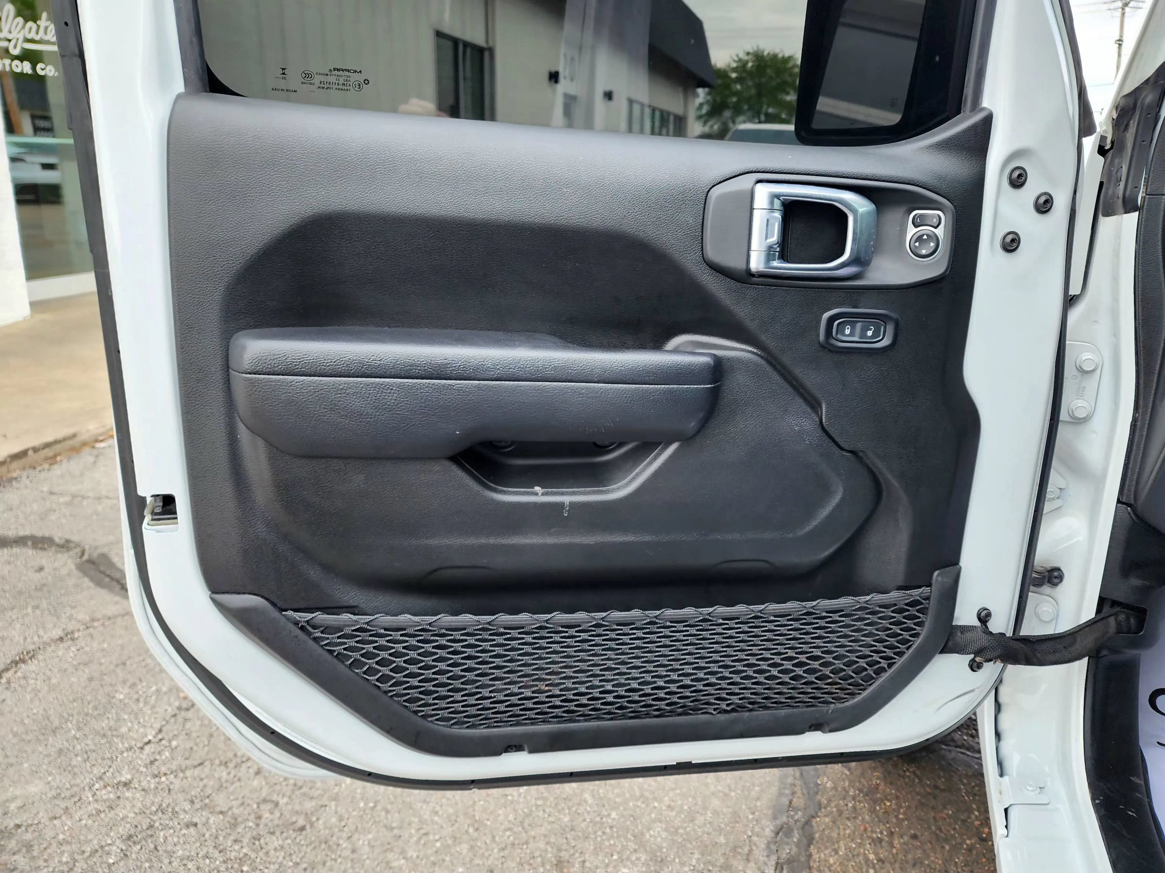 Used 2024 Jeep Wrangler Unlimited w/ Convenience Group AWD/4WD image 20