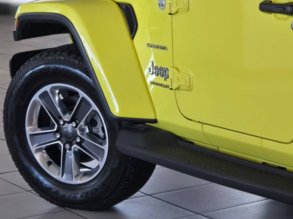 Used 2023 Jeep Wrangler Unlimited Sahara w/ Cold Weather Group AWD/4WD image 15