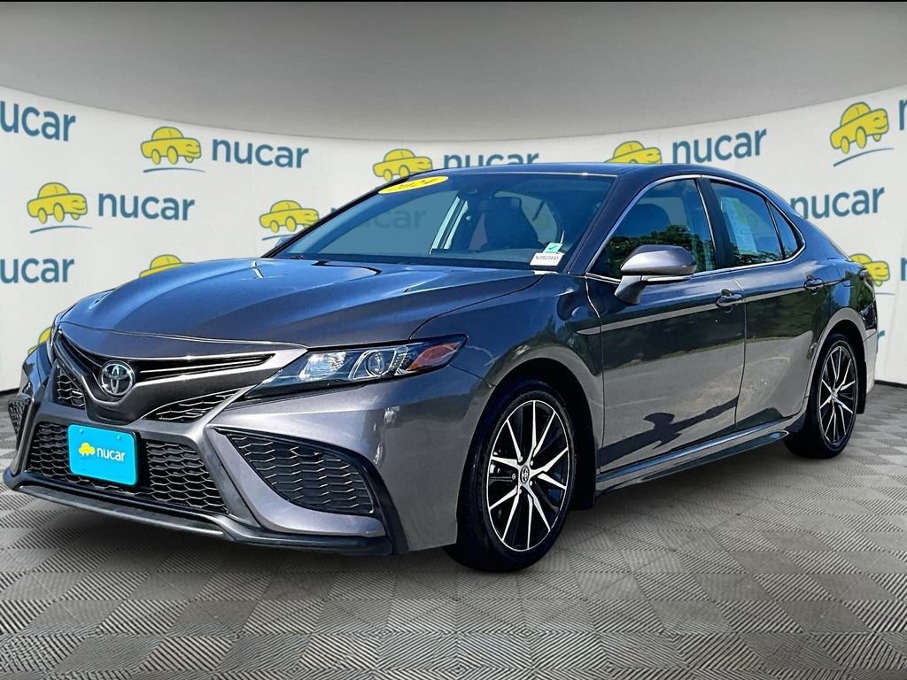 Used 2024 Toyota Camry SE w/ Cold Weather Package AWD/4WD image 3