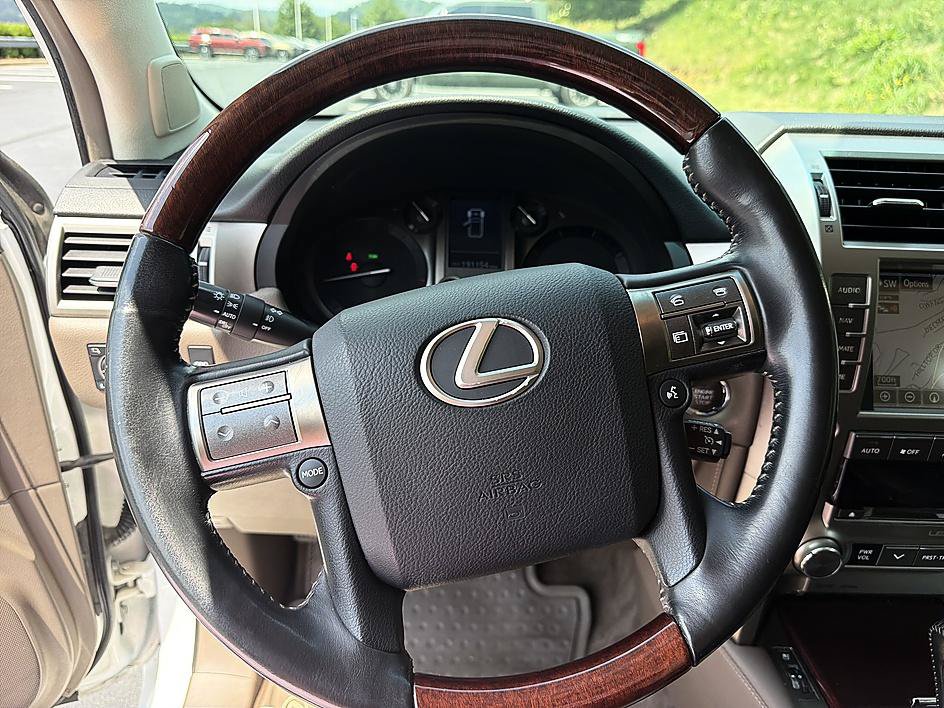 Used 2015 Lexus GX 460 w/ Premium Package AWD/4WD image 13