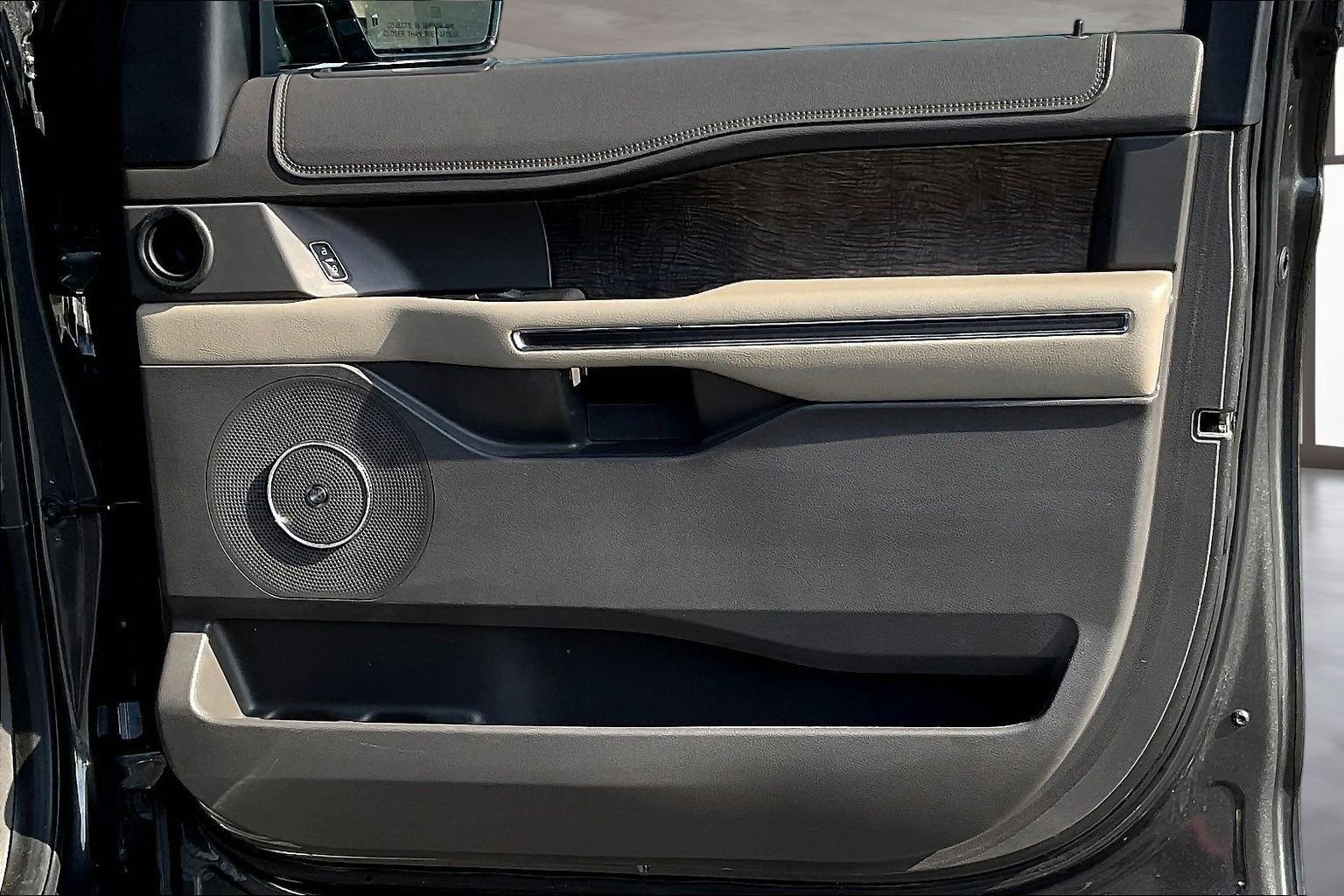 Used 2020 Ford Expedition Limited image 29