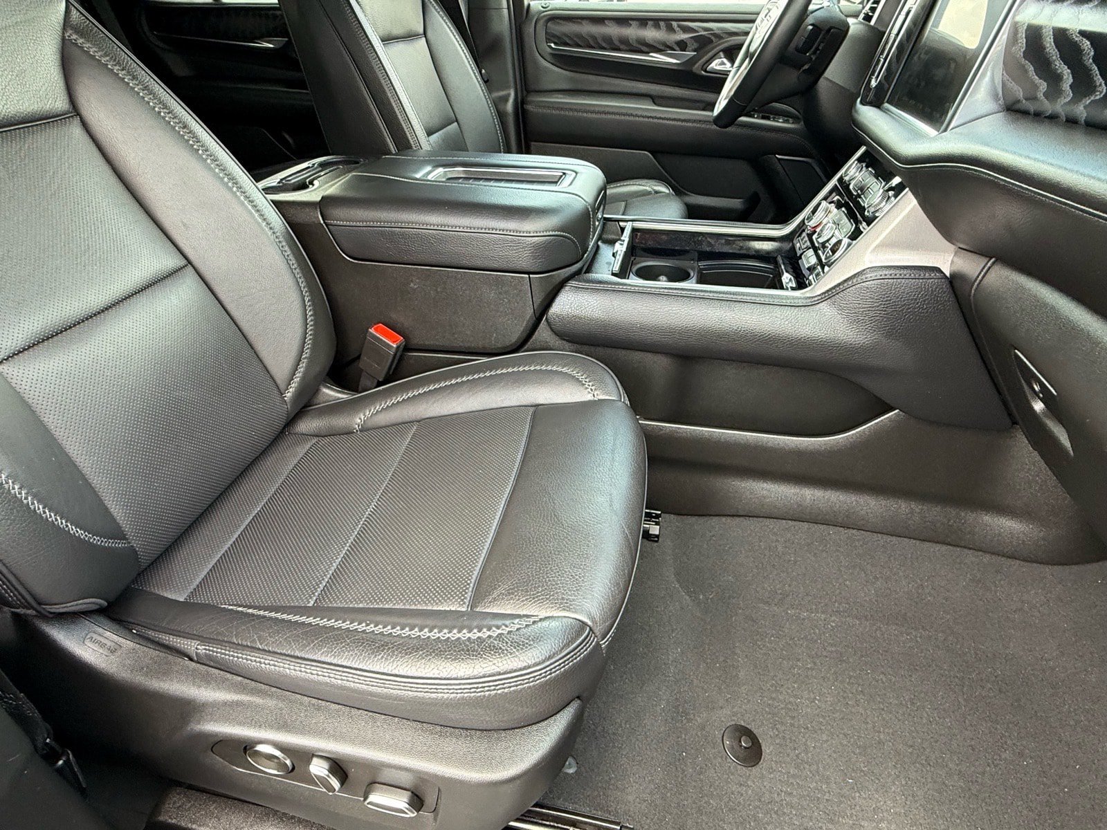 Used 2023 GMC Yukon Denali AWD/4WD image 10