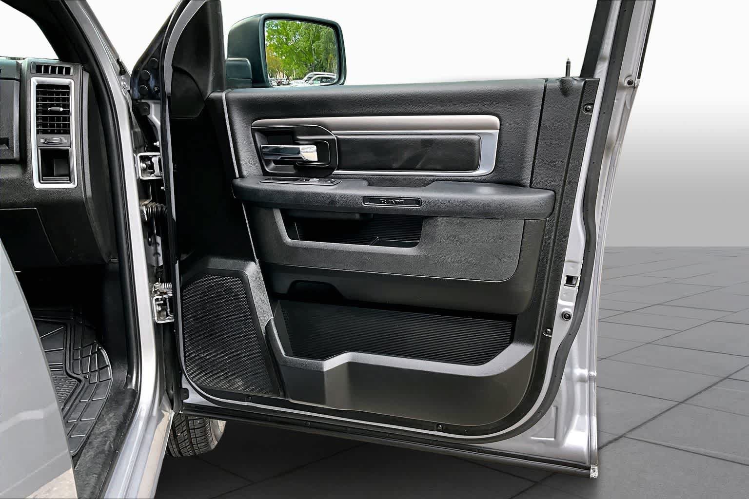 Used 2024 RAM 1500 Warlock RWD image 25