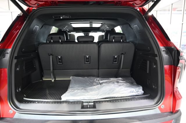 New 2027 Chevrolet Traverse LT w/ Sun and Wheel Package FWD image 28