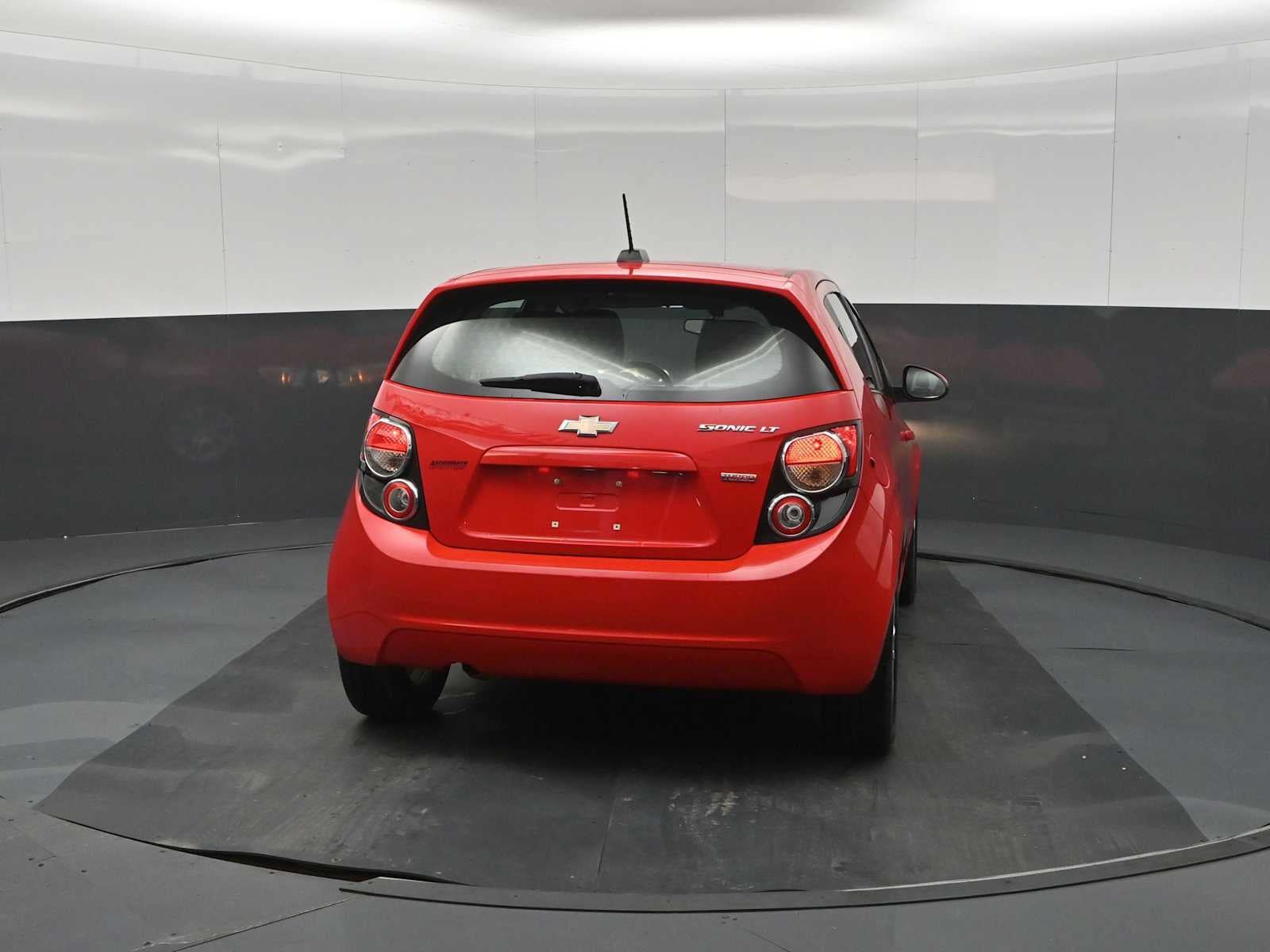 Used 2015 Chevrolet Sonic LT w/ Fun and Sun Package FWD image 8