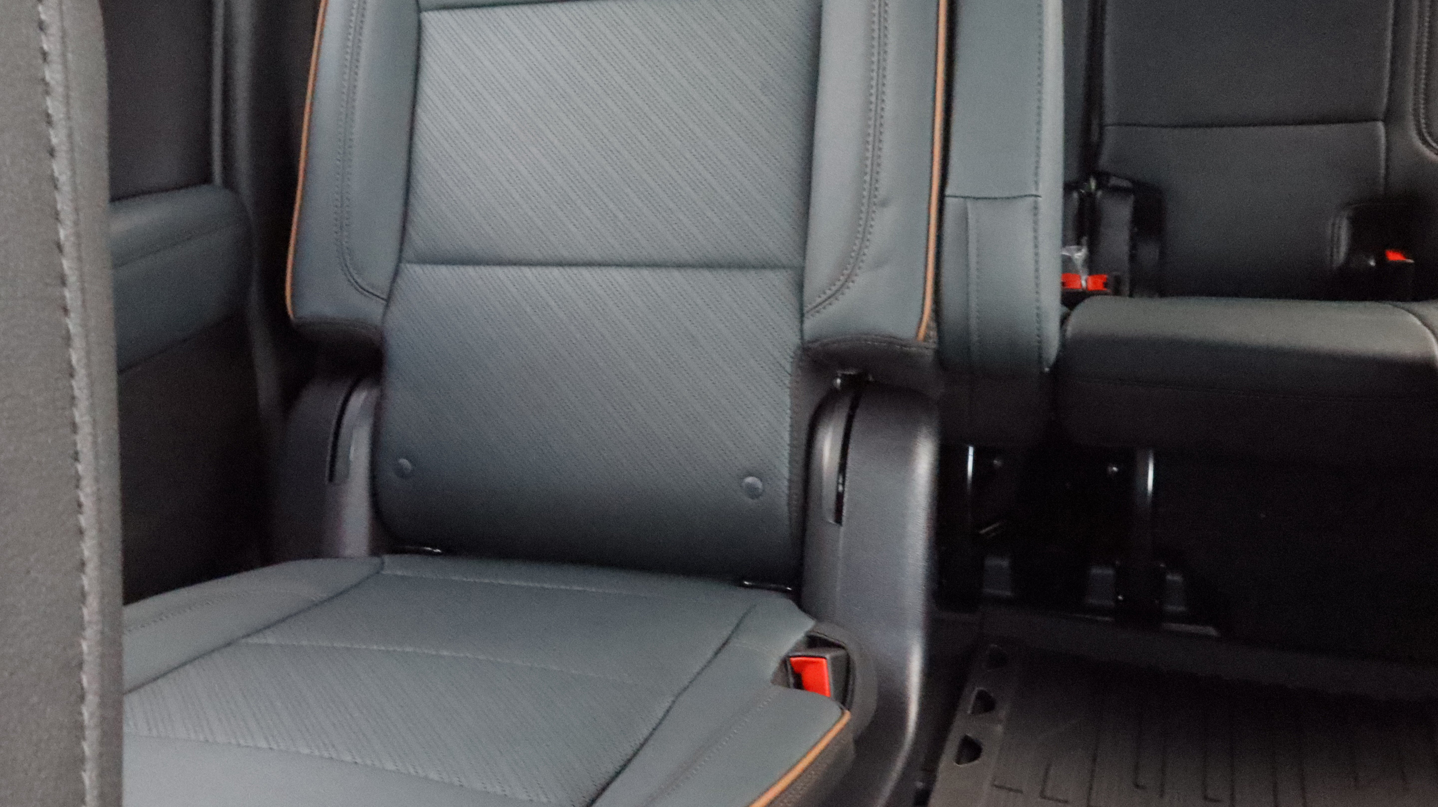 New 2026 GMC Yukon XL AT4 w/ AT4 Premium Plus Package AWD/4WD image 10