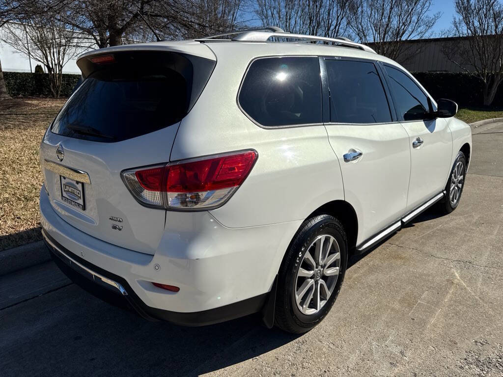 Used 2014 Nissan Pathfinder SV image 3