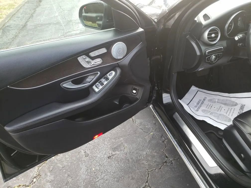 Used 2019 Mercedes-Benz C 300 4MATIC Sedan image 9