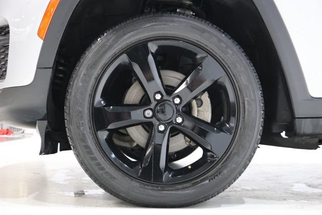 Used 2023 Jeep Grand Cherokee Altitude AWD/4WD image 9