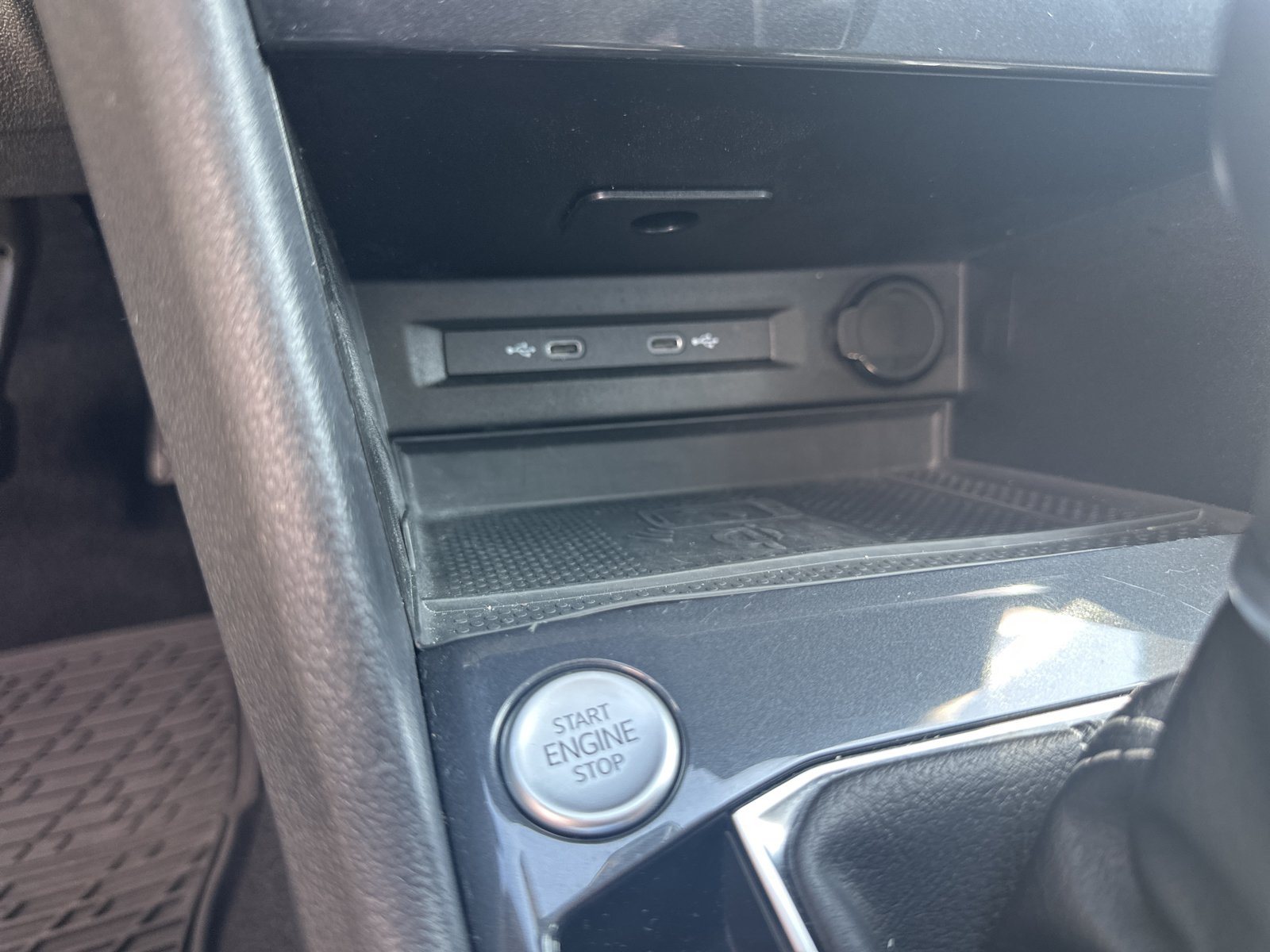 Used 2024 Volkswagen Tiguan SE FWD image 15