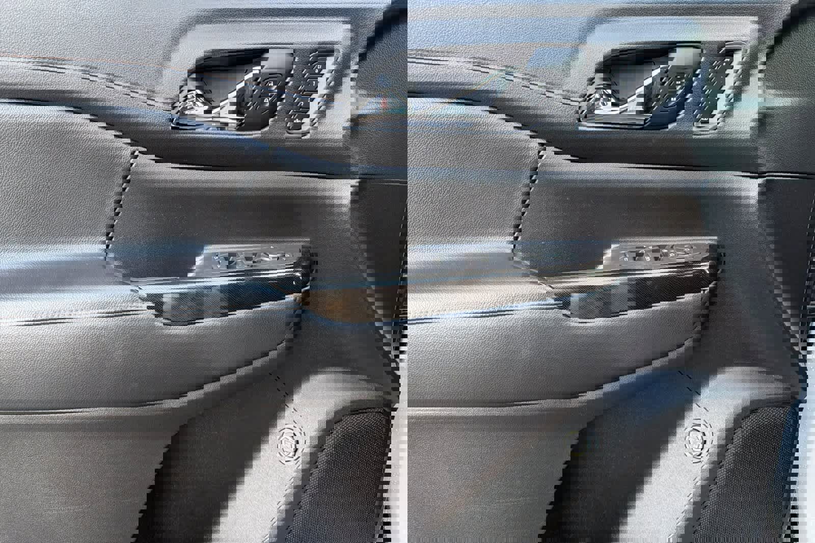 Used 2022 GMC Acadia AT4 w/ Technology Package image 14