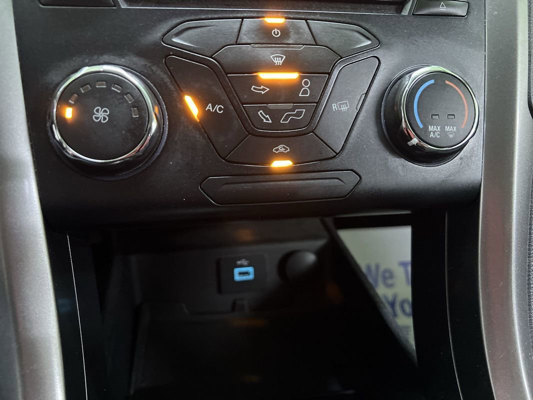 Used 2017 Ford Fusion SE FWD image 23