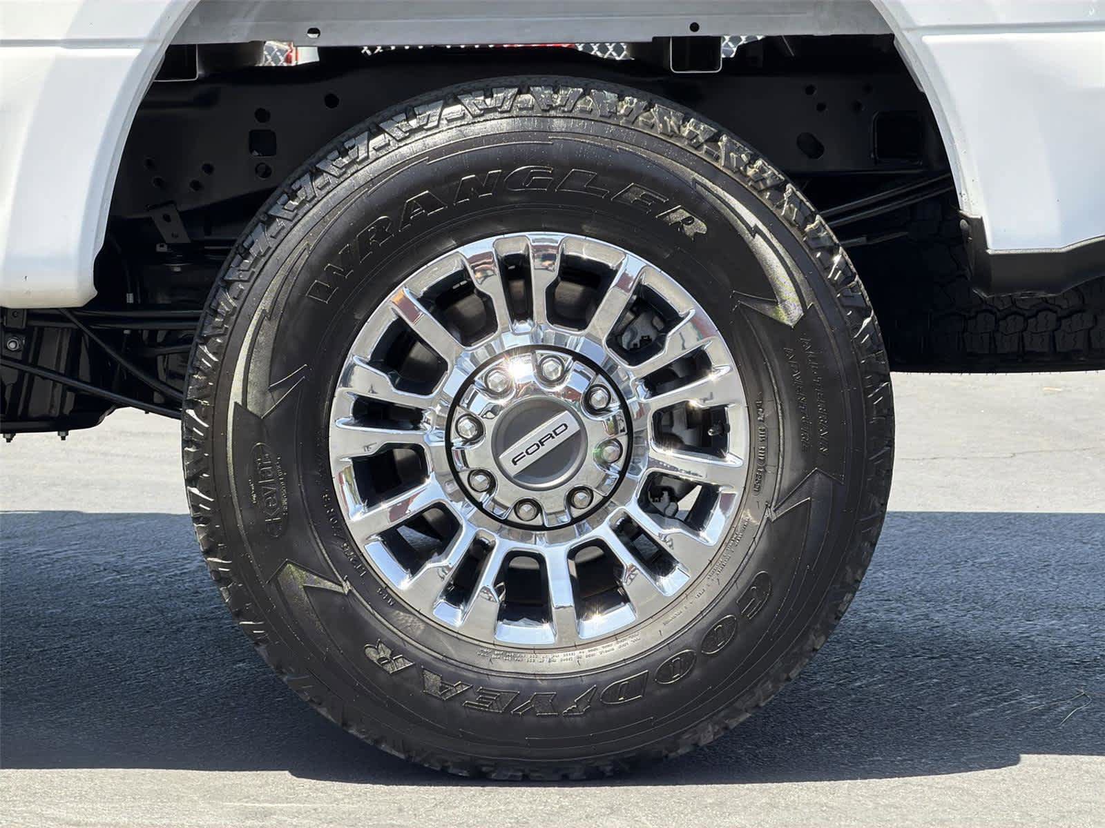 Used 2021 Ford F250 XLT w/ XLT Premium Package AWD/4WD image 9