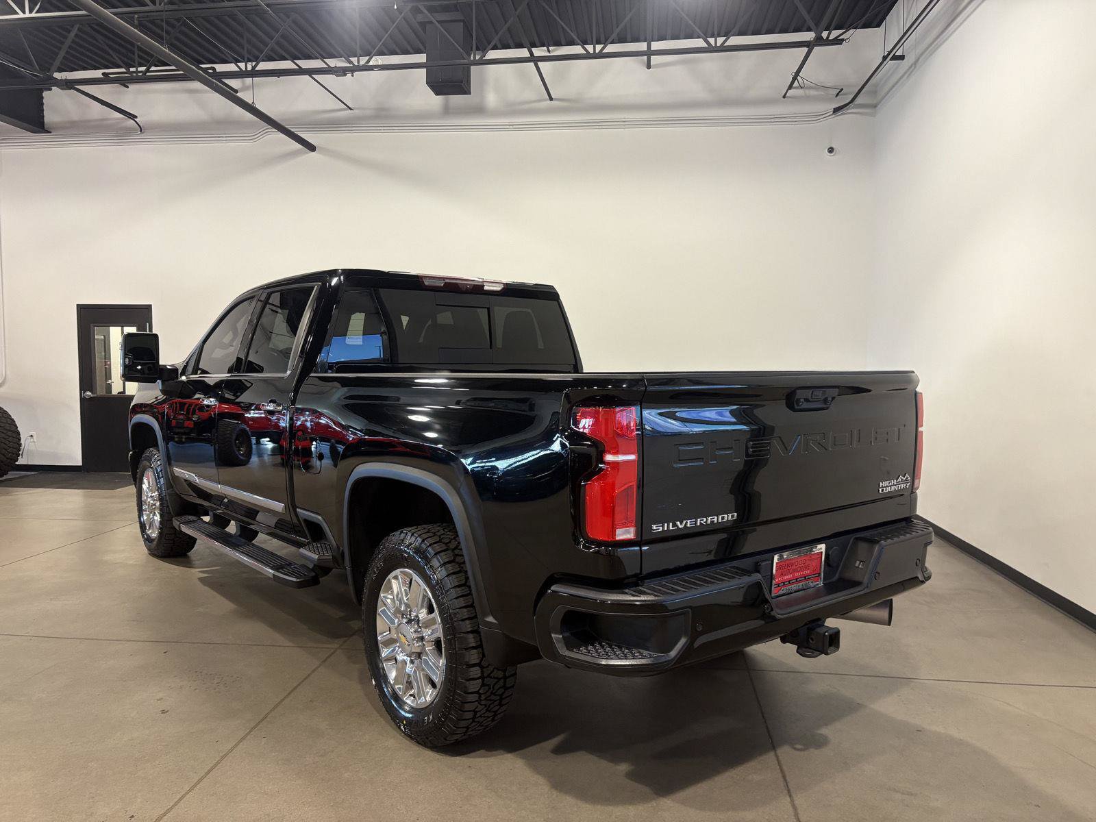 Used 2025 Chevrolet Silverado 2500 High Country w/ High Country Premium Package AWD/4WD image 5
