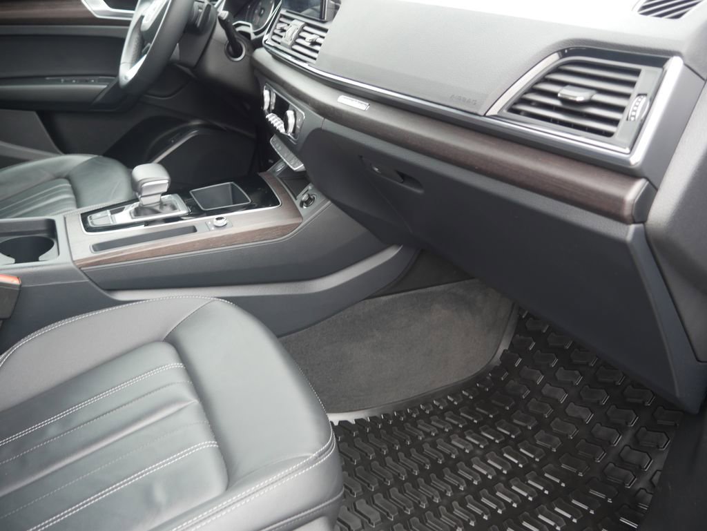 Certified 2023 Audi Q5 2.0T Premium w/ Convenience Package image 32