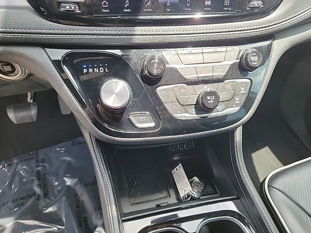 Used 2025 Chrysler Pacifica Limited image 21