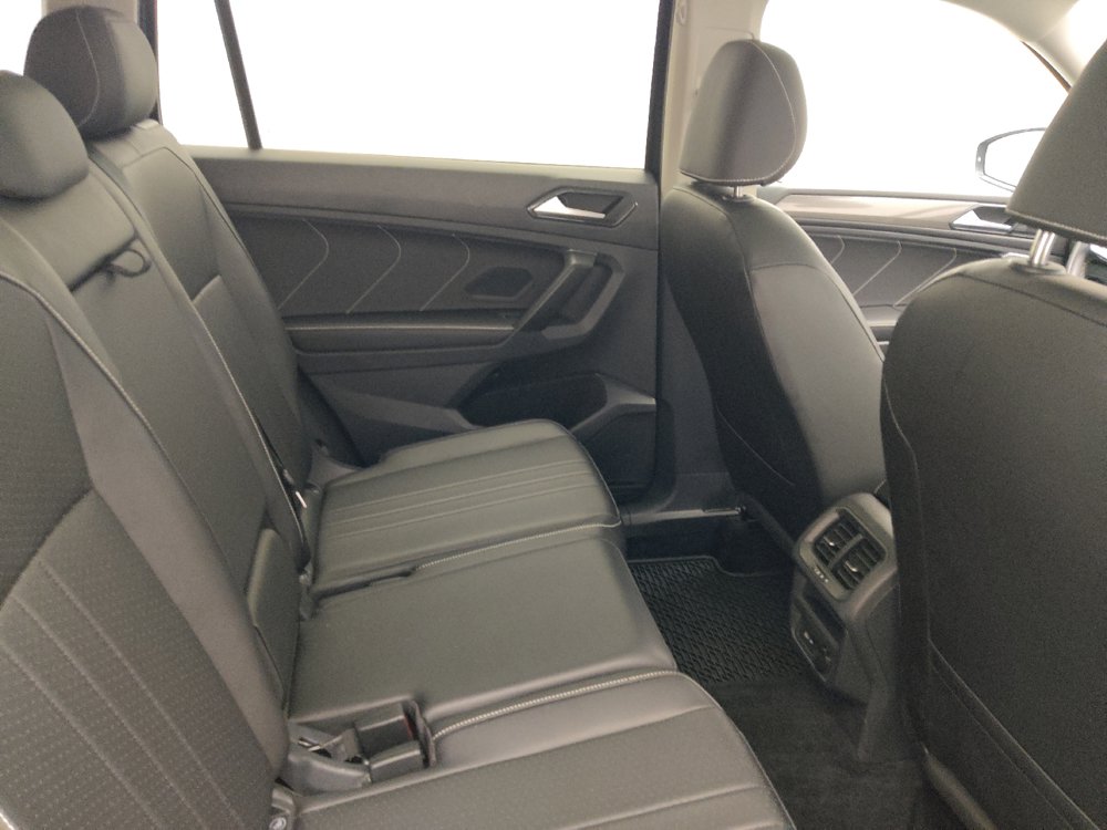 Used 2023 Volkswagen Tiguan SE w/ Panoramic Sunroof Package FWD image 19