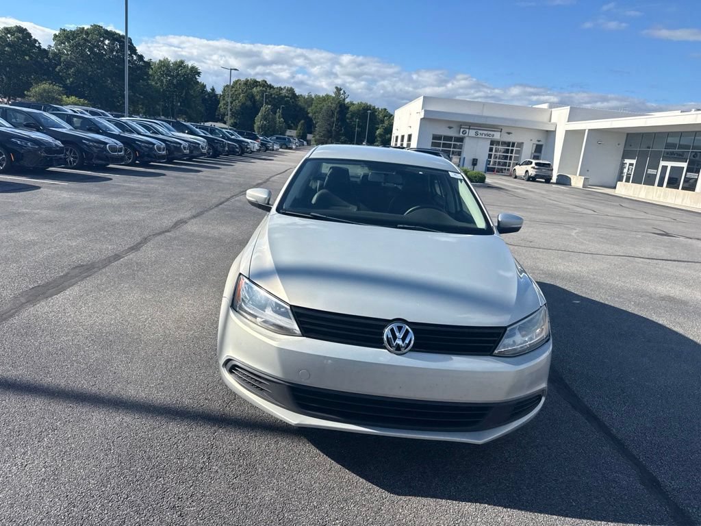 Used 2011 Volkswagen Jetta SE FWD video 2