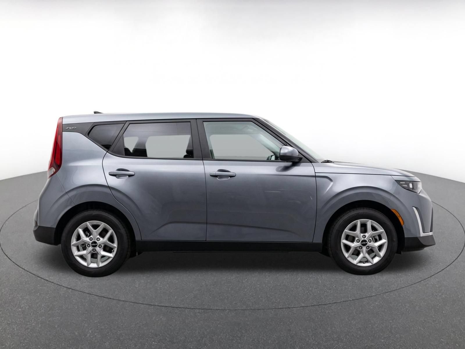 Used 2025 Kia Soul LX w/ LX Technology Package FWD image 8