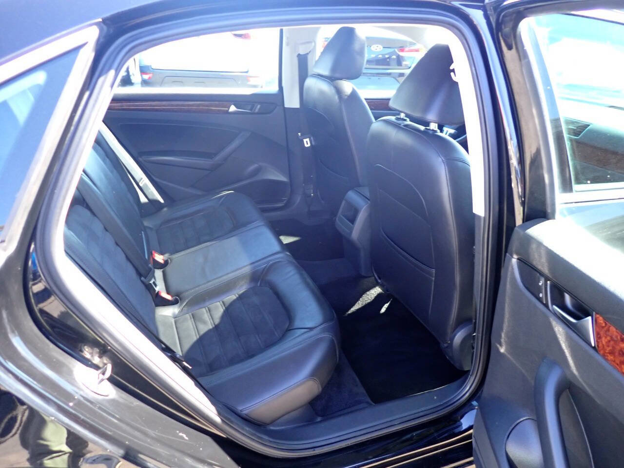 Used 2012 Volkswagen Passat 2.5 SEL FWD image 10