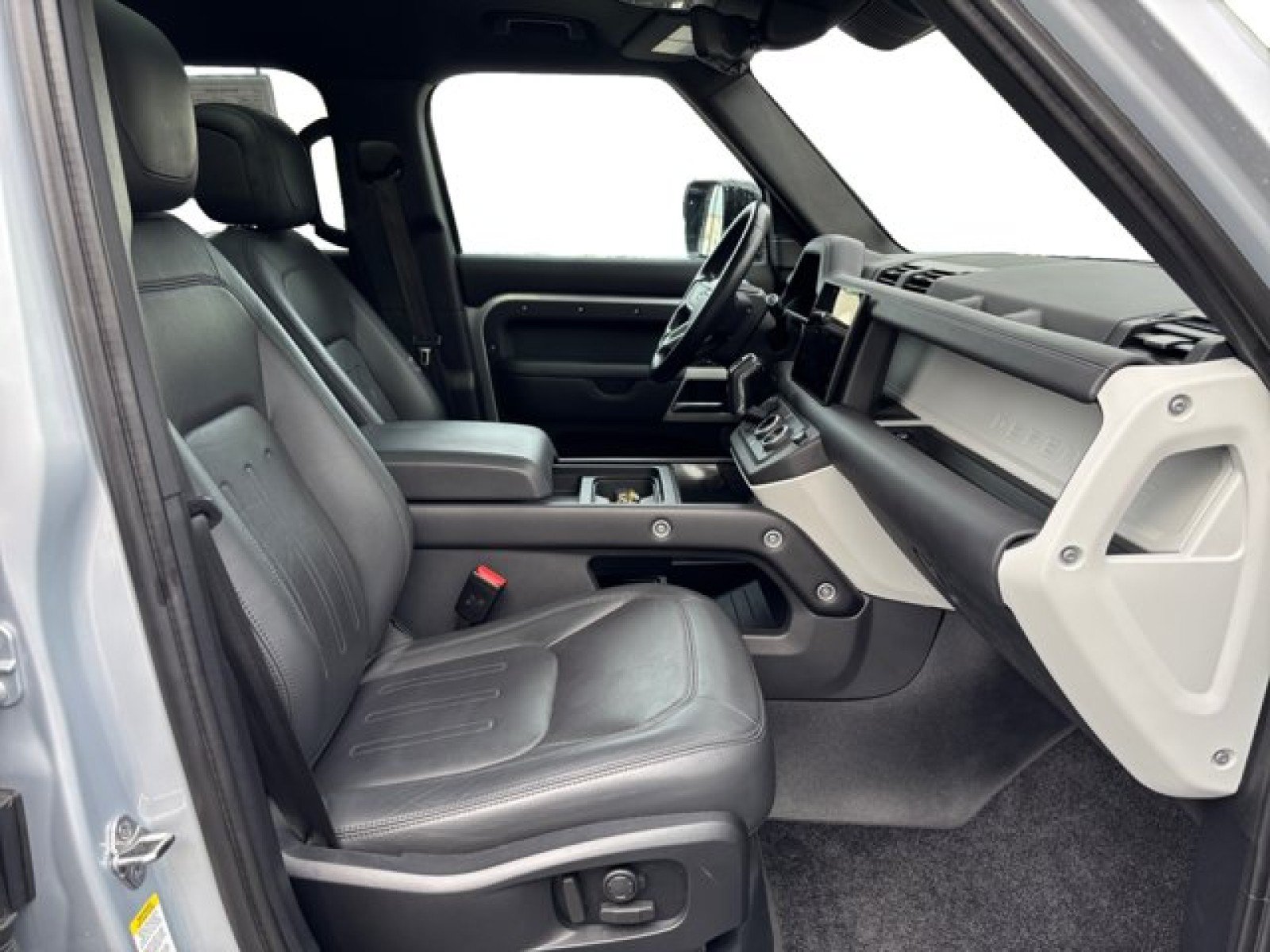 Certified 2022 Land Rover Defender 110 XS Edition AWD/4WD image 20
