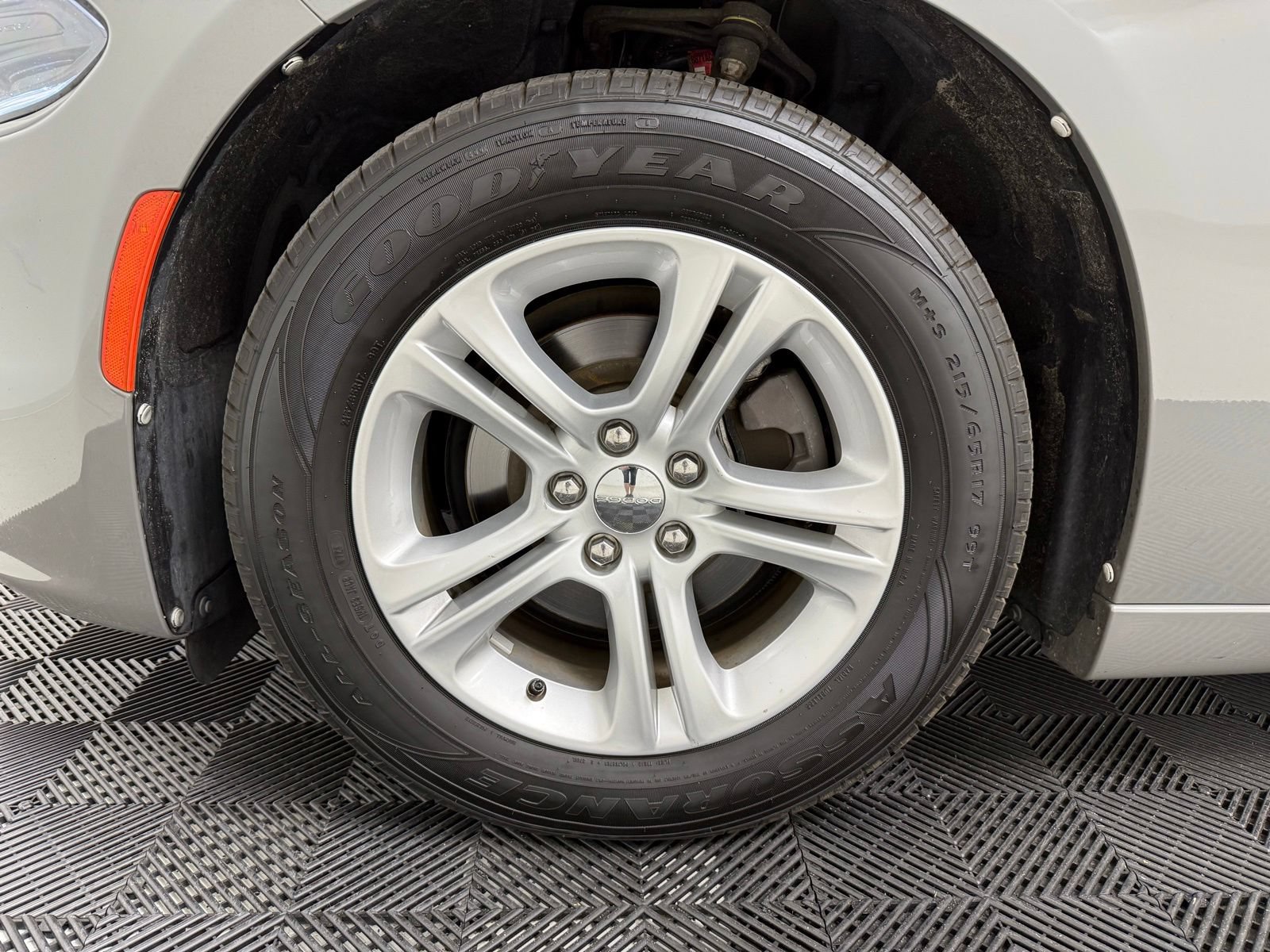 Used 2019 Dodge Charger SXT RWD image 9