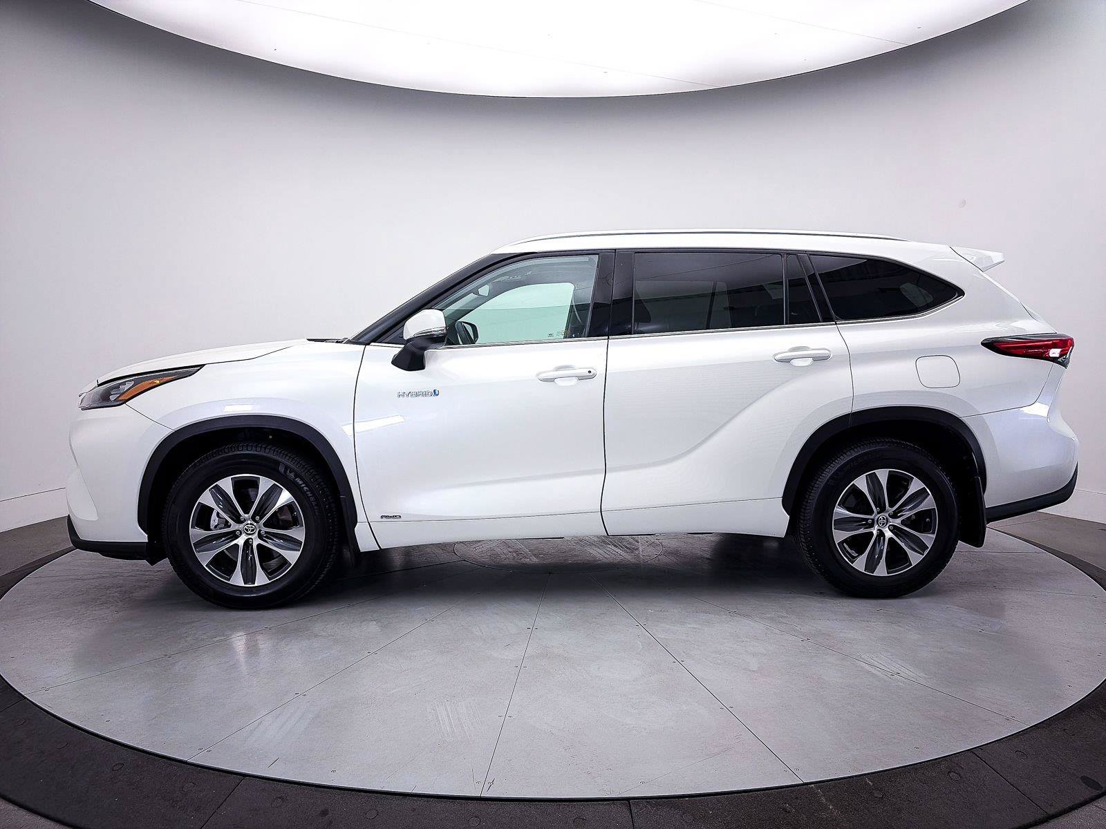 Used 2020 Toyota Highlander XLE AWD/4WD image 37