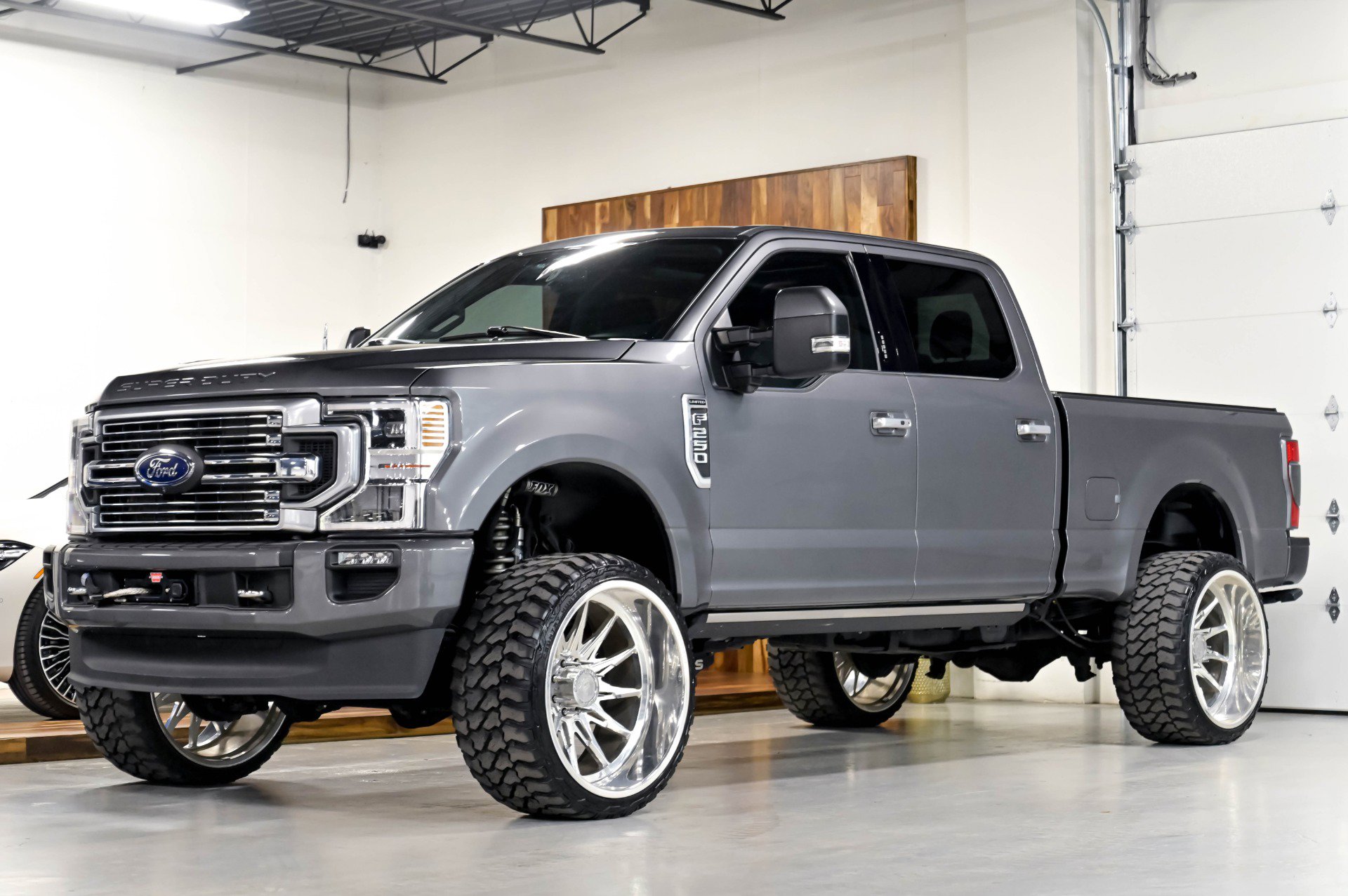 Used 2022 Ford F250 Limited AWD/4WD image 2