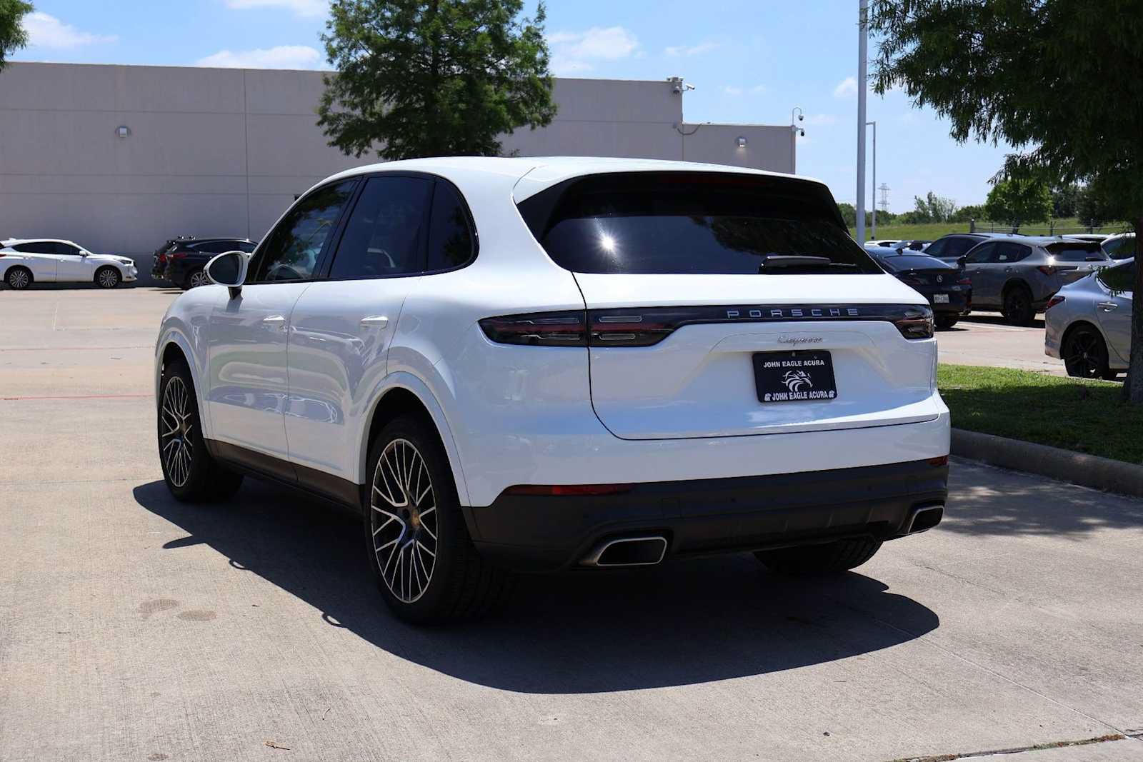 Used 2022 Porsche Cayenne AWD/4WD image 4