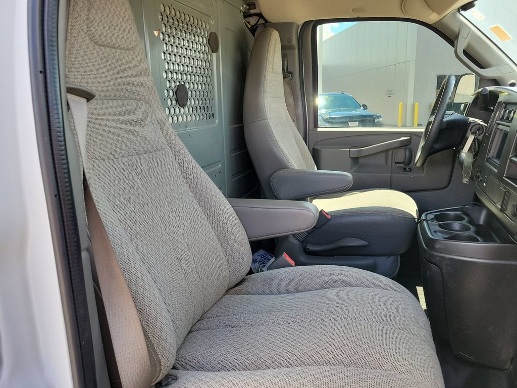 Used 2017 Chevrolet Express 2500 RWD image 29