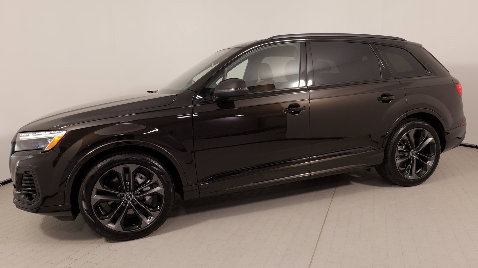 Used 2025 Audi Q7 3.0T Prestige