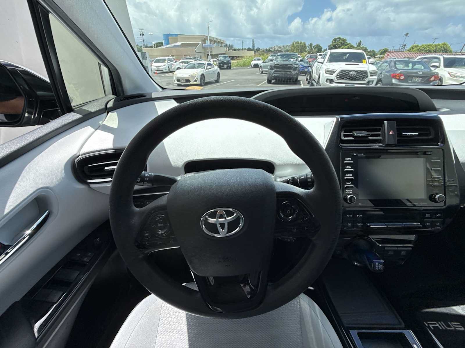 Used 2020 Toyota Prius LE FWD image 15