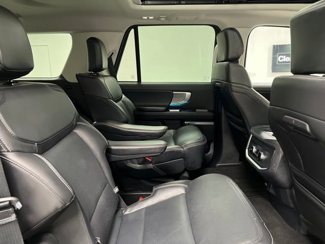 Used 2025 Ford Expedition Platinum AWD/4WD image 50
