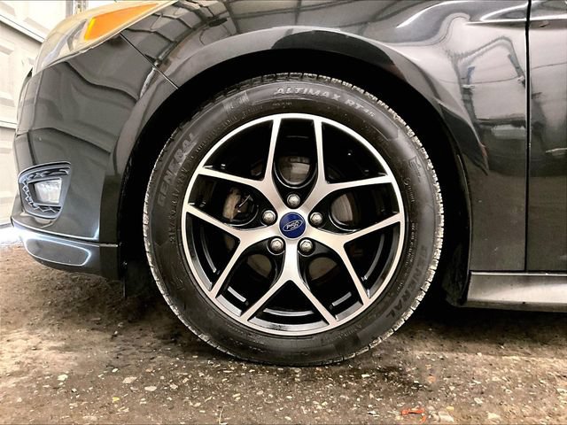 Used 2015 Ford Focus SE w/ SE Sport Package FWD image 9