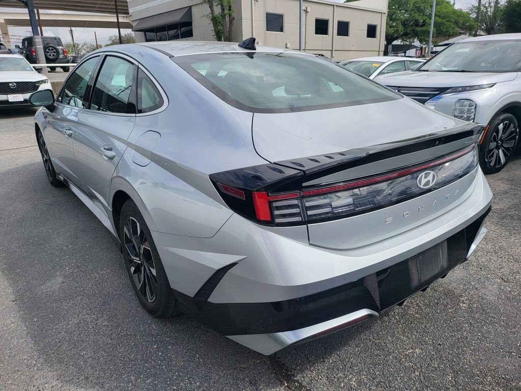 Used 2025 Hyundai Sonata SEL FWD image 10