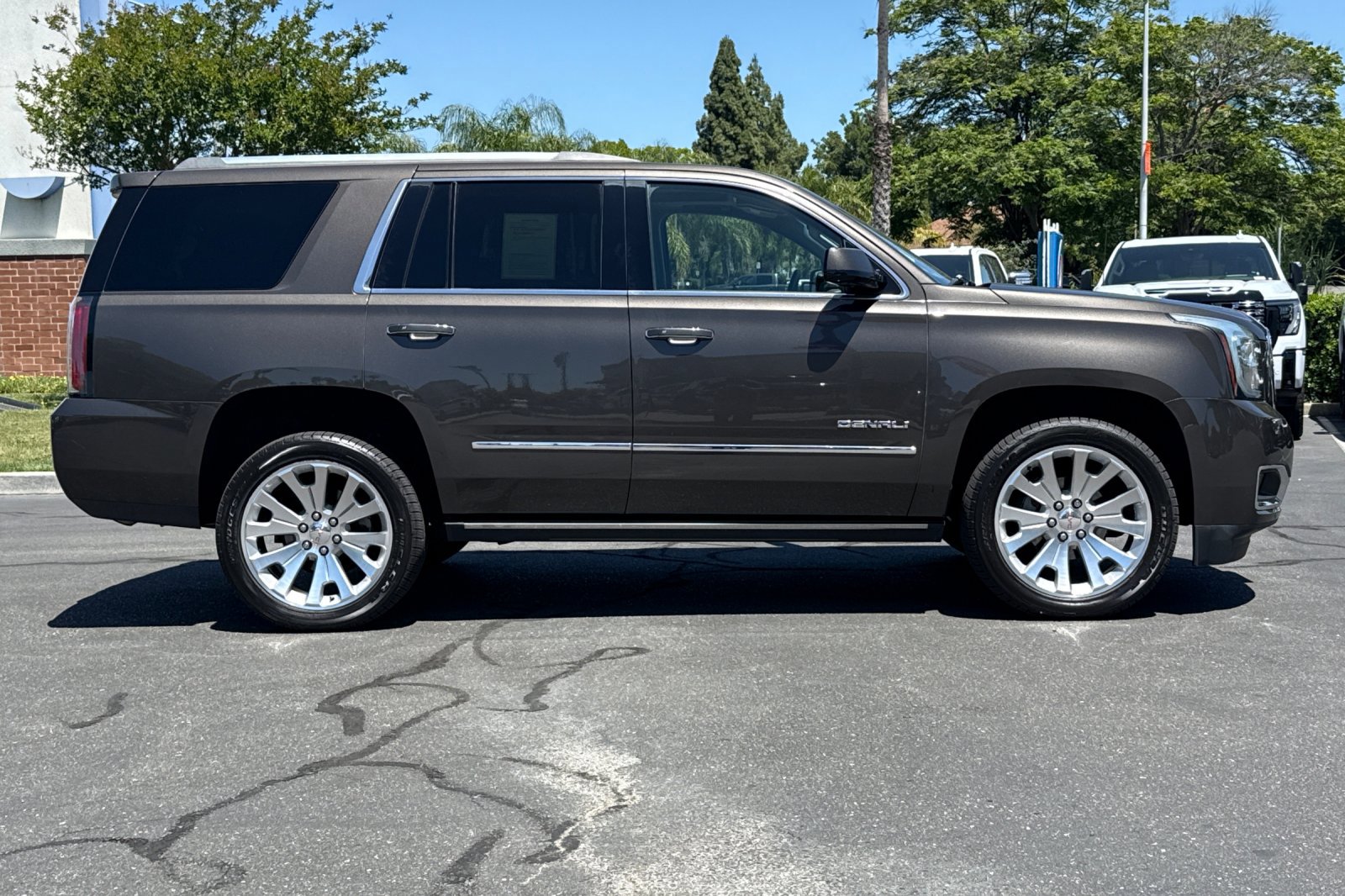 Used 2019 GMC Yukon Denali w/ Denali Ultimate Package AWD/4WD image 3