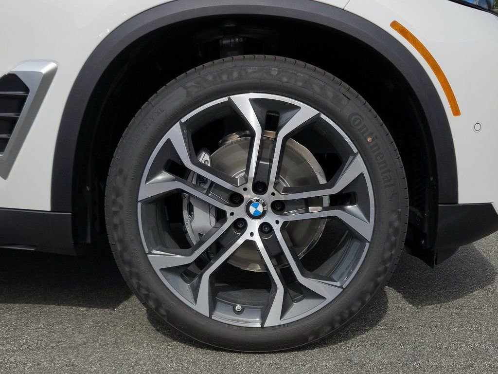 New 2026 BMW X5 xDrive40i w/ Parking Assistance Package AWD/4WD image 8