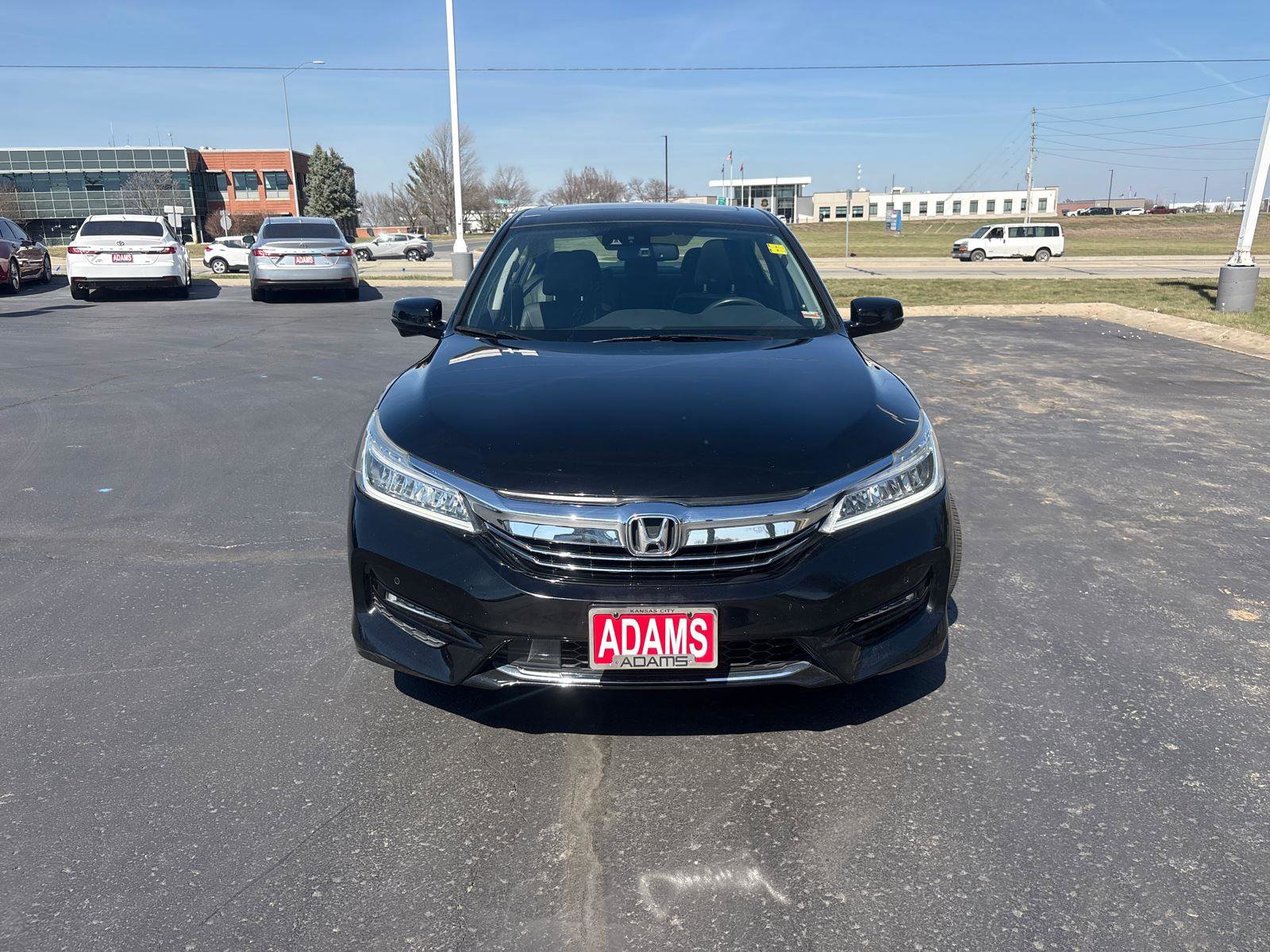 Used 2017 Honda Accord Touring image 2