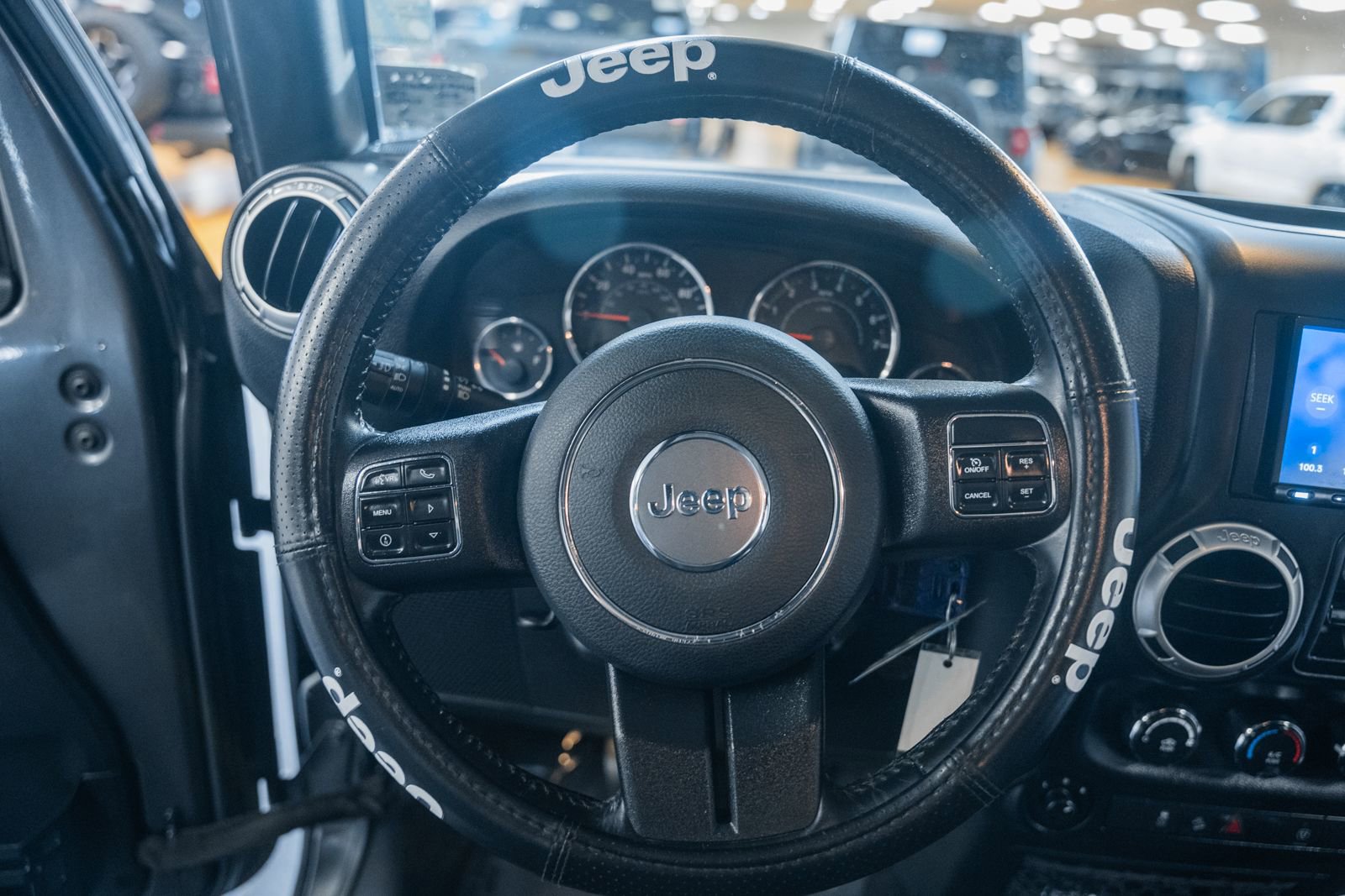 Used 2018 Jeep Wrangler Unlimited Sahara w/ Connectivity Group image 34