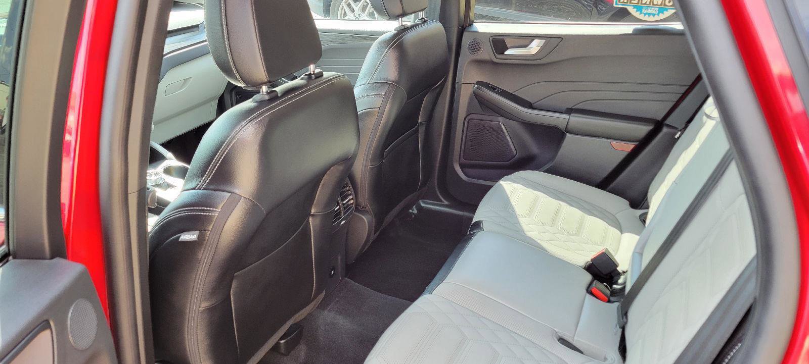 Used 2024 Ford Escape Platinum w/ Premium Technology Package image 6