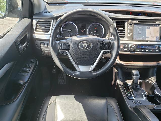 Used 2019 Toyota Highlander XLE AWD/4WD image 17