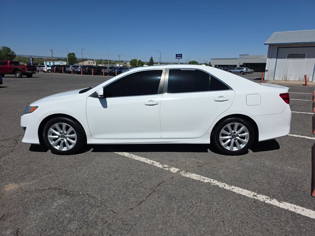 Used 2014 Toyota Camry SE w/ Leather Package FWD image 3