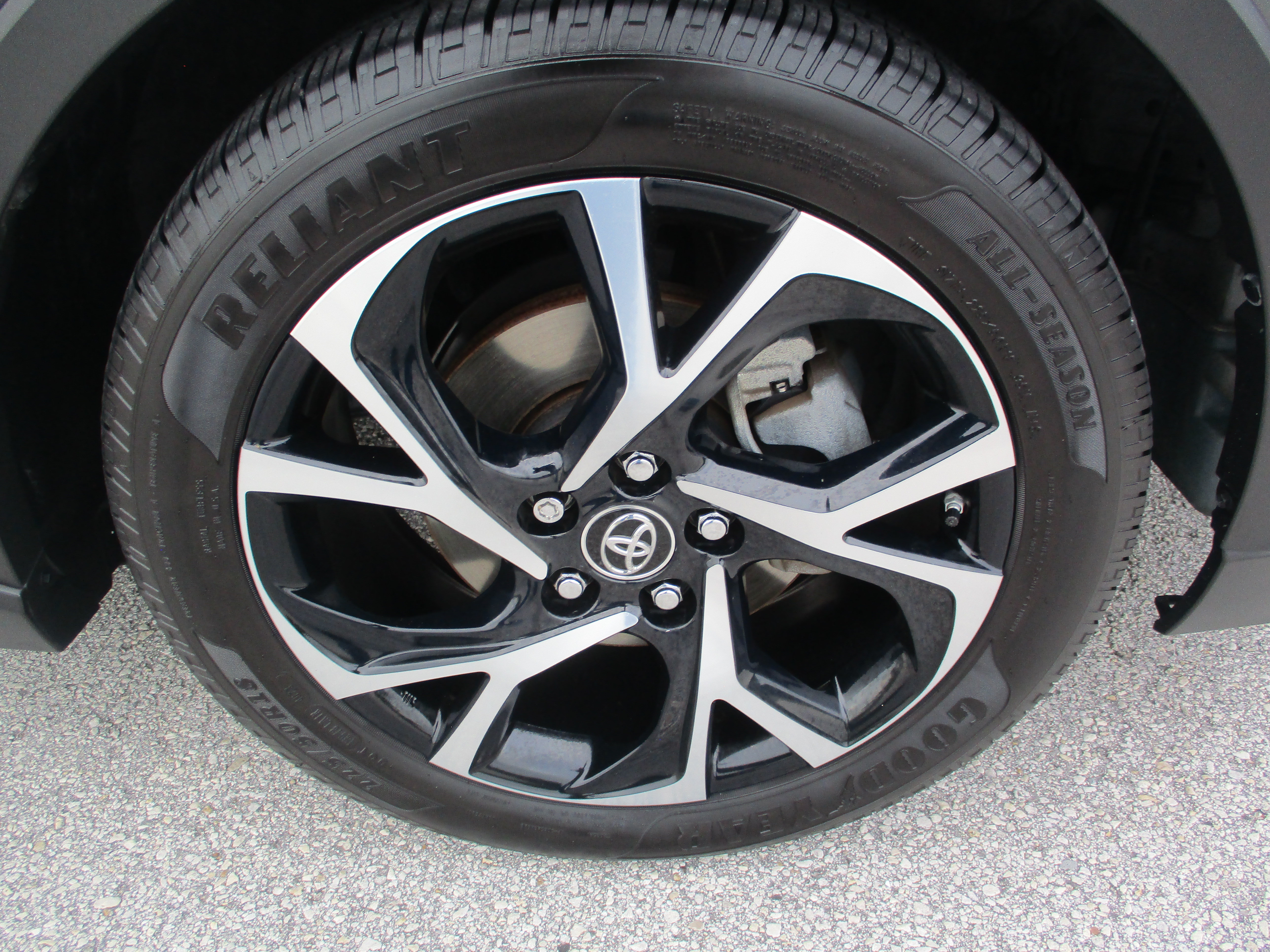 Used 2018 Toyota C-HR XLE FWD image 9